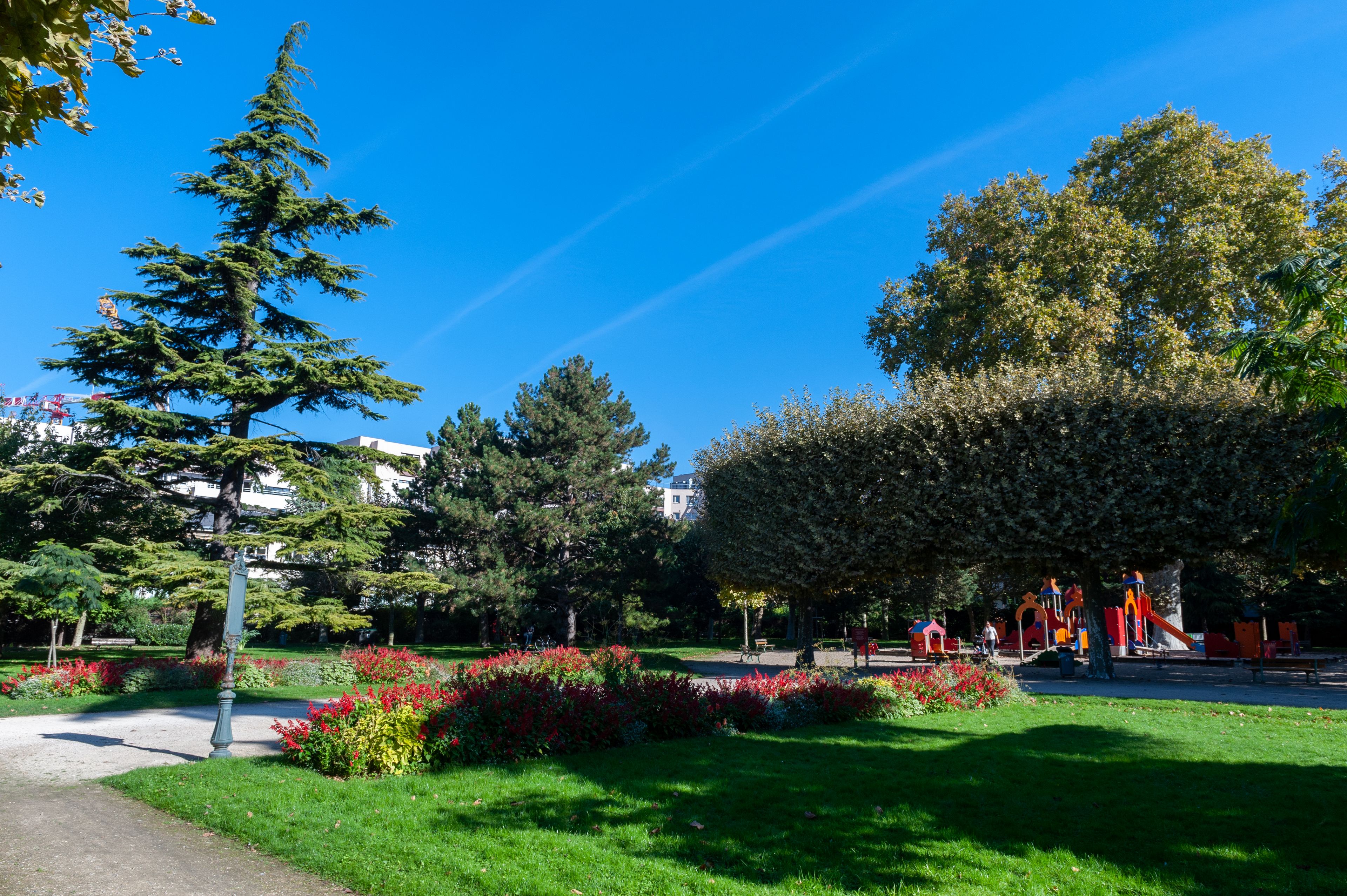 asnieres-sur-seine-high-17-parc-square-enfant